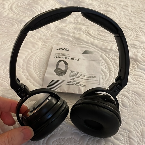 JVC headphones /retractable chord - Picture 2 of 14